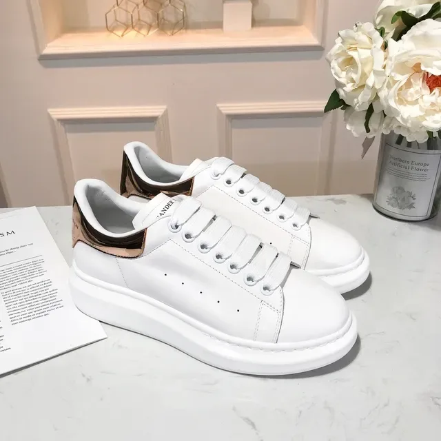Alexander McQueen حذاء oversized سيليويت أبيض ذهبي جلد أعلى حذاءات نمط حياة 5