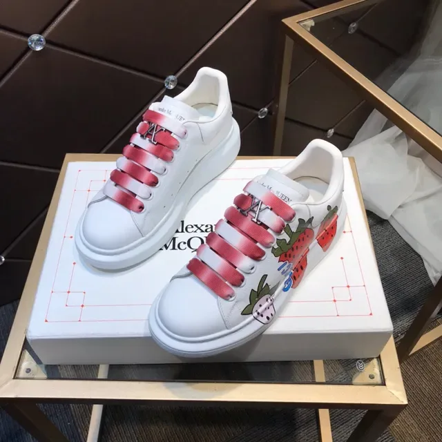 Alexander McQueen ওভারসাইজড স্নিকার সাদা গোলাপি গ্র্যাডিয়েন্ট স্ট্র্যাপ লাইফস্টাইল স্নিকার 2