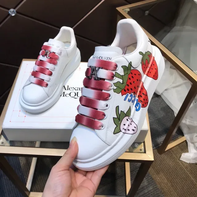 Alexander McQueen ওভারসাইজড স্নিকার সাদা গোলাপি গ্র্যাডিয়েন্ট স্ট্র্যাপ লাইফস্টাইল স্নিকার 4