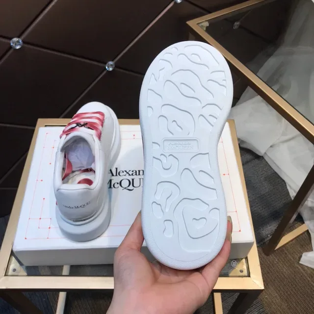 Alexander McQueen ওভারসাইজড স্নিকার সাদা গোলাপি গ্র্যাডিয়েন্ট স্ট্র্যাপ লাইফস্টাইল স্নিকার 5