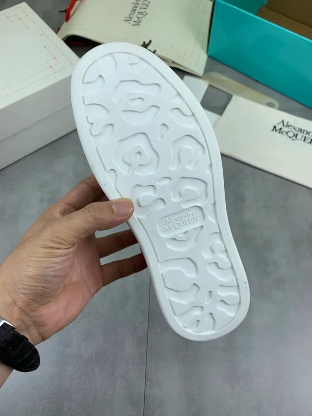 Alexander McQueen Tênis Oversized Branco e Rosa Silhueta Glitter Heel Tab Lifestyle Sneakers 3
