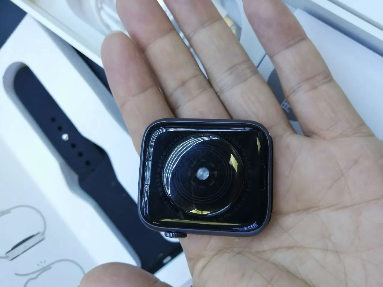 Apple Watch Gray Black Rectangular Display Digital Crown Control Sports Watch 8