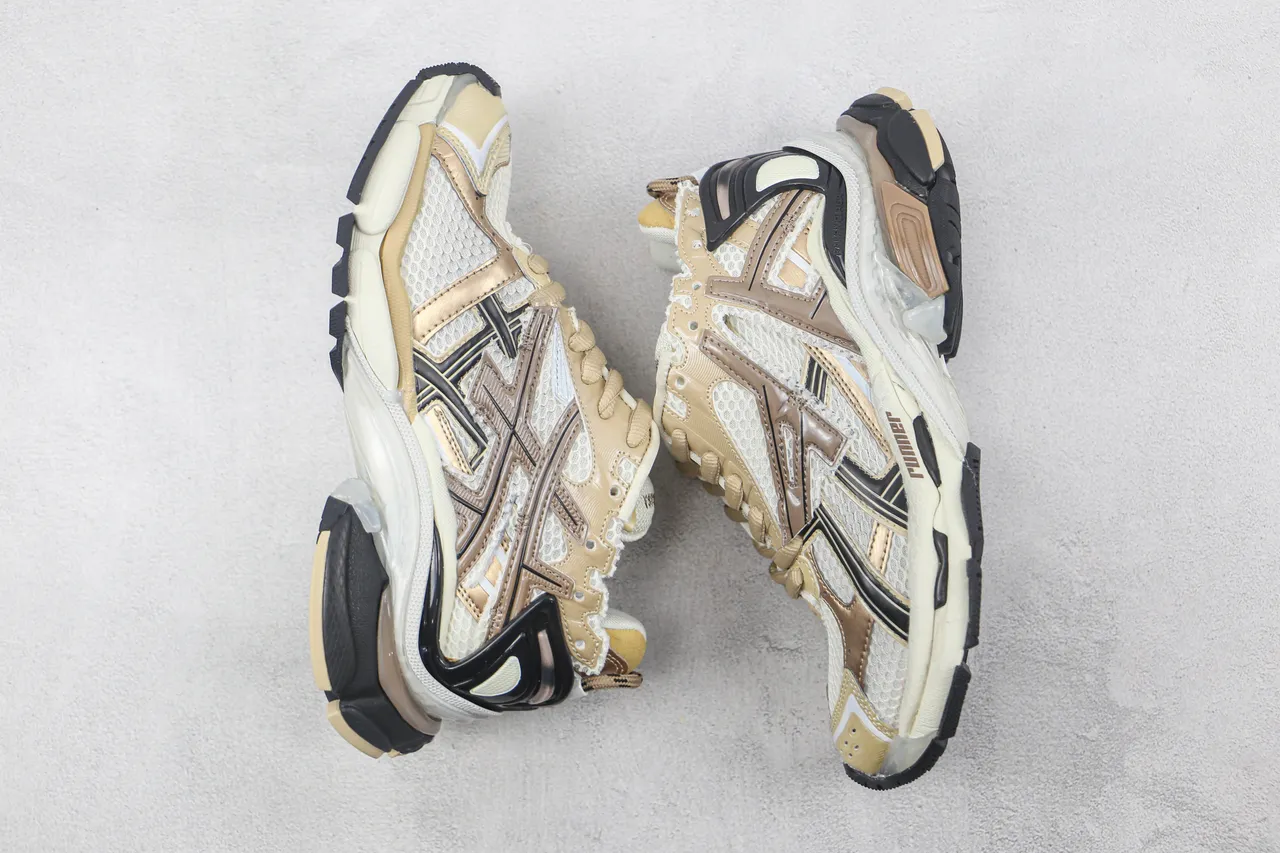 ASICS حذاء رياضي بيج أسود شبكة وطبقة تركيبية مبنية منحوتة كثافة متعددة وسط كعب أحذية رياضية 2