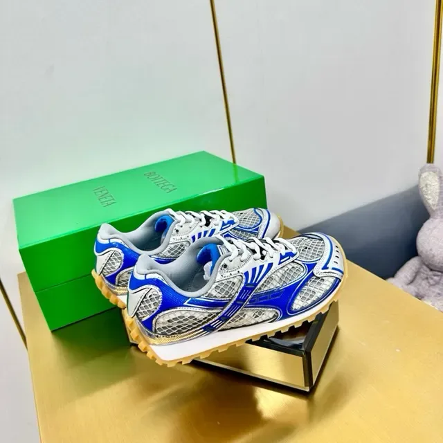 ASICS Sneakers lifestyle bleu blanc en mesh et construction synthétique avec superposition et branding à rayures de tigre 3