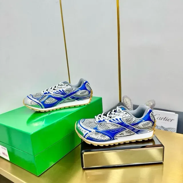 ASICS Sneakers lifestyle bleu blanc en mesh et construction synthétique avec superposition et branding à rayures de tigre 4