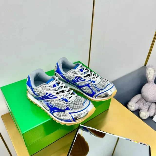 ASICS Sneakers lifestyle bleu blanc en mesh et construction synthétique avec superposition et branding à rayures de tigre 6