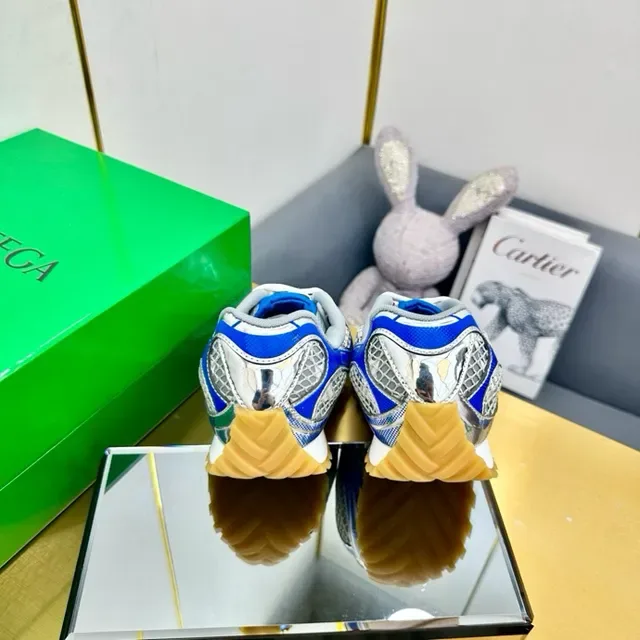 ASICS Sneakers lifestyle bleu blanc en mesh et construction synthétique avec superposition et branding à rayures de tigre 7