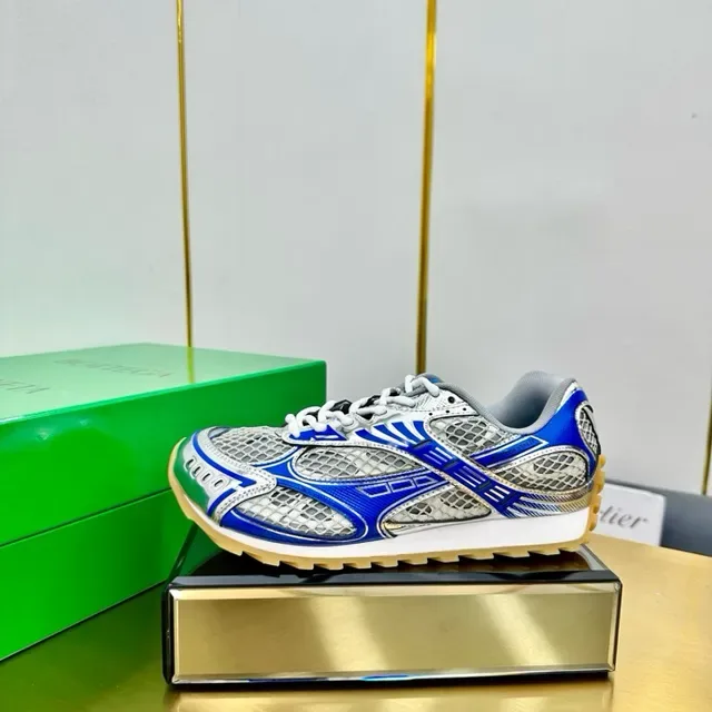 ASICS Sneakers lifestyle bleu blanc en mesh et construction synthétique avec superposition et branding à rayures de tigre 9