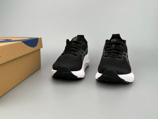 ASICS Gel-Kayano Chaussures de course noires et blanches 2