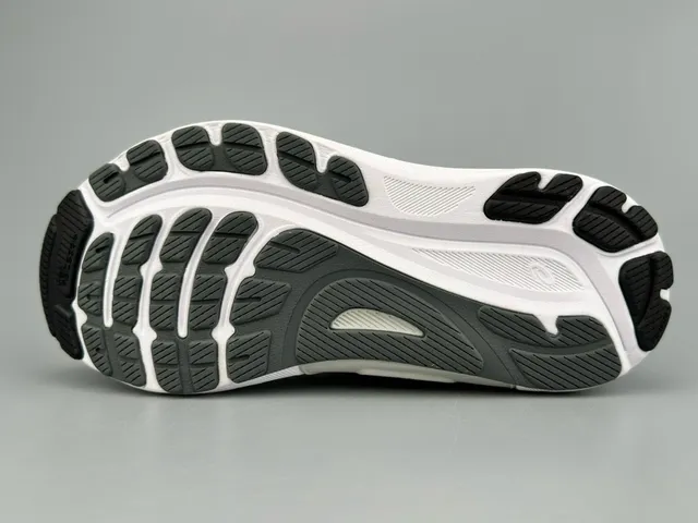 ASICS Gel-Kayano Chaussures de course noires et blanches 5