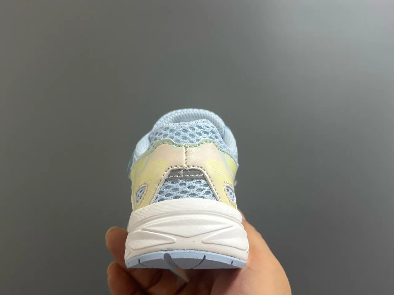 ASICS Gel-Kayano Junior Tênis de corrida Azul Branco Low-Top Fechamento de alça Velcro 16