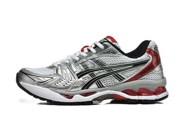 ASICS Gel-Kayano Tênis de corrida prateados e vermelhos 2