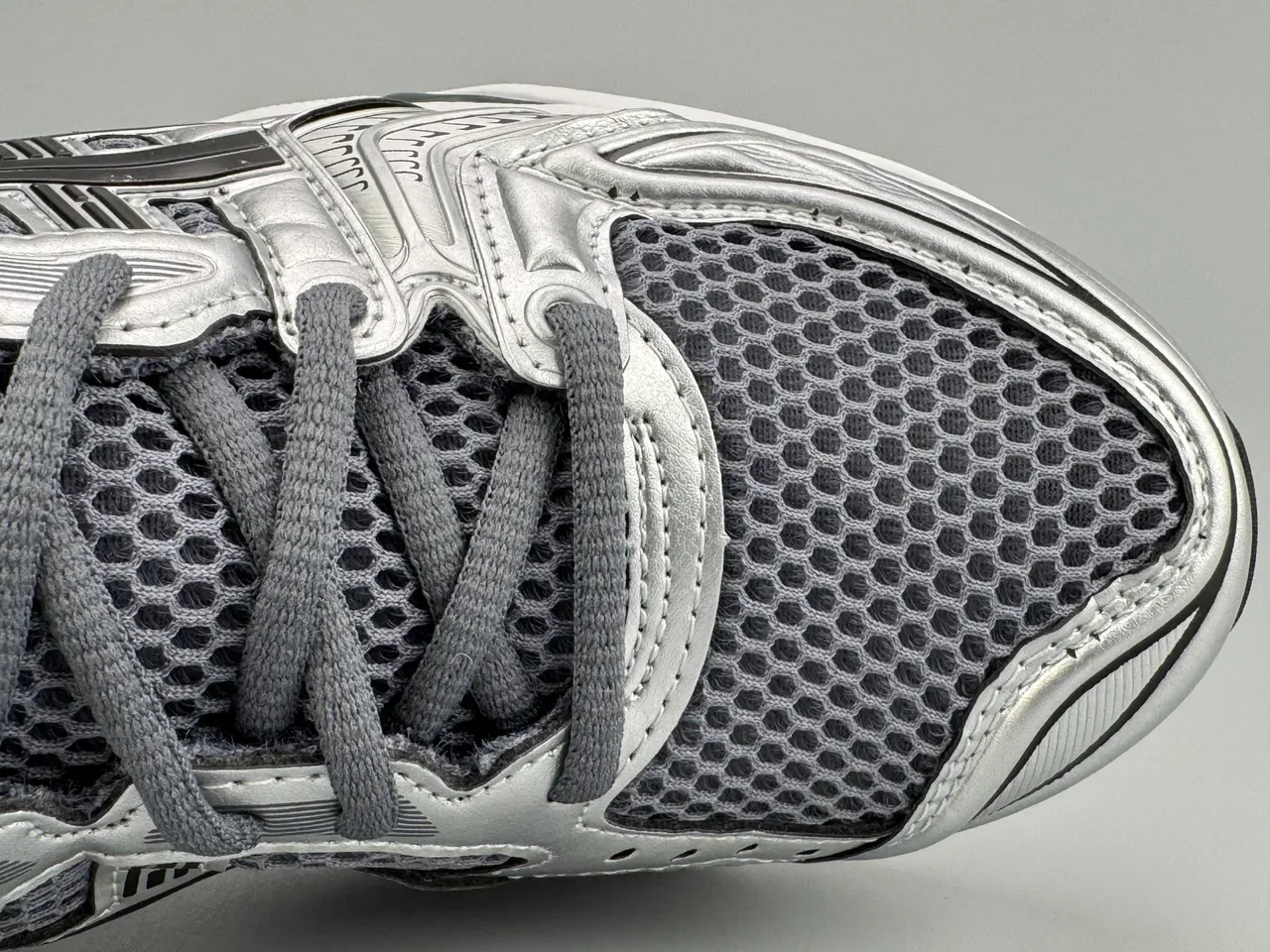 ASICS Gel-Kayano Silver Black White Running Shoes 4
