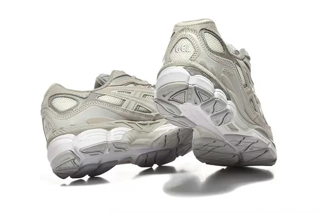 ASICS Cinza Branco Painéis de malha em jaula sintético en camadas Sapatos de corrida 5
