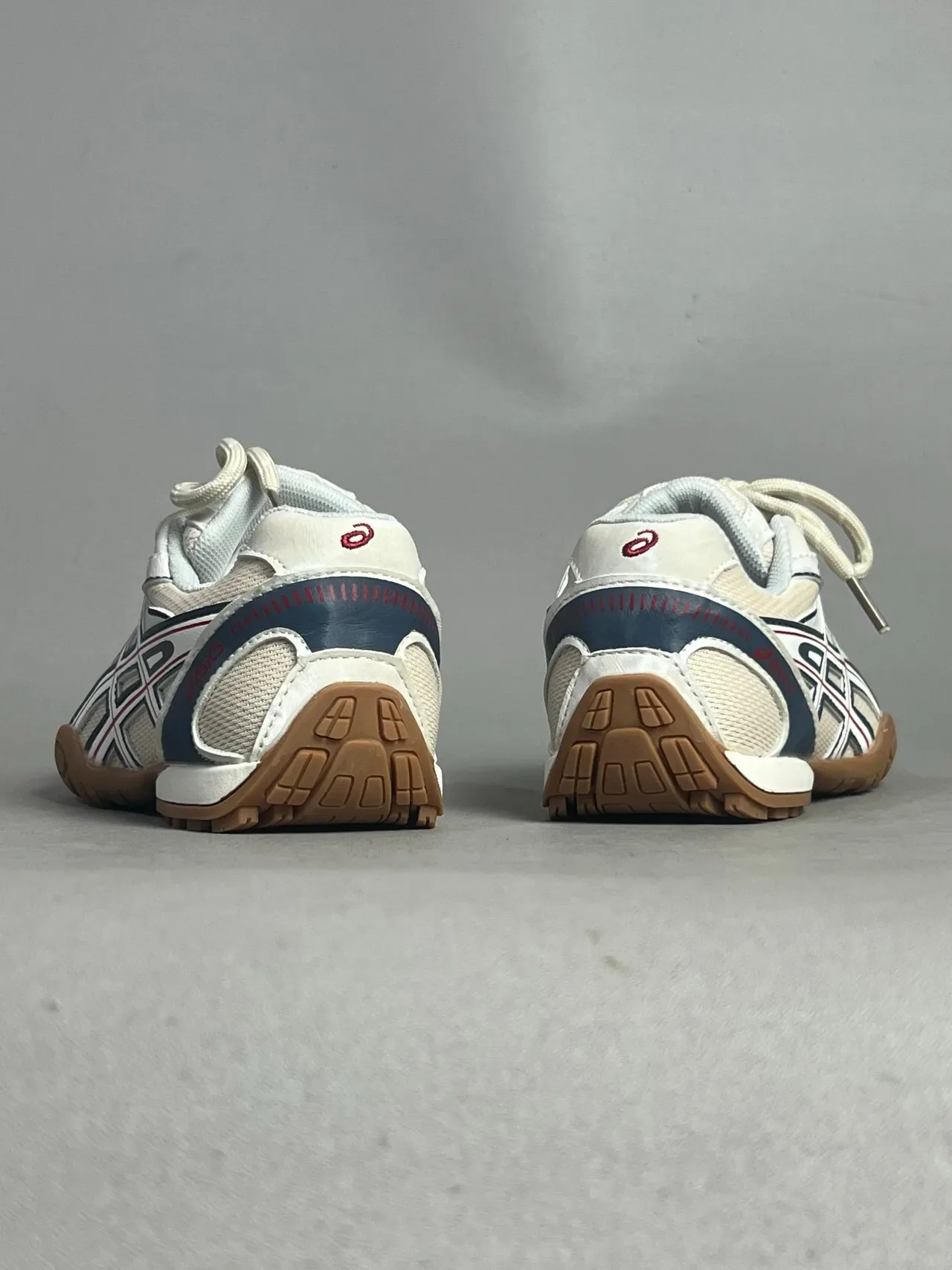 ASICS Tênis de Quadra Interior Branco Prateado Cinza Lifestyle Sneakers 9