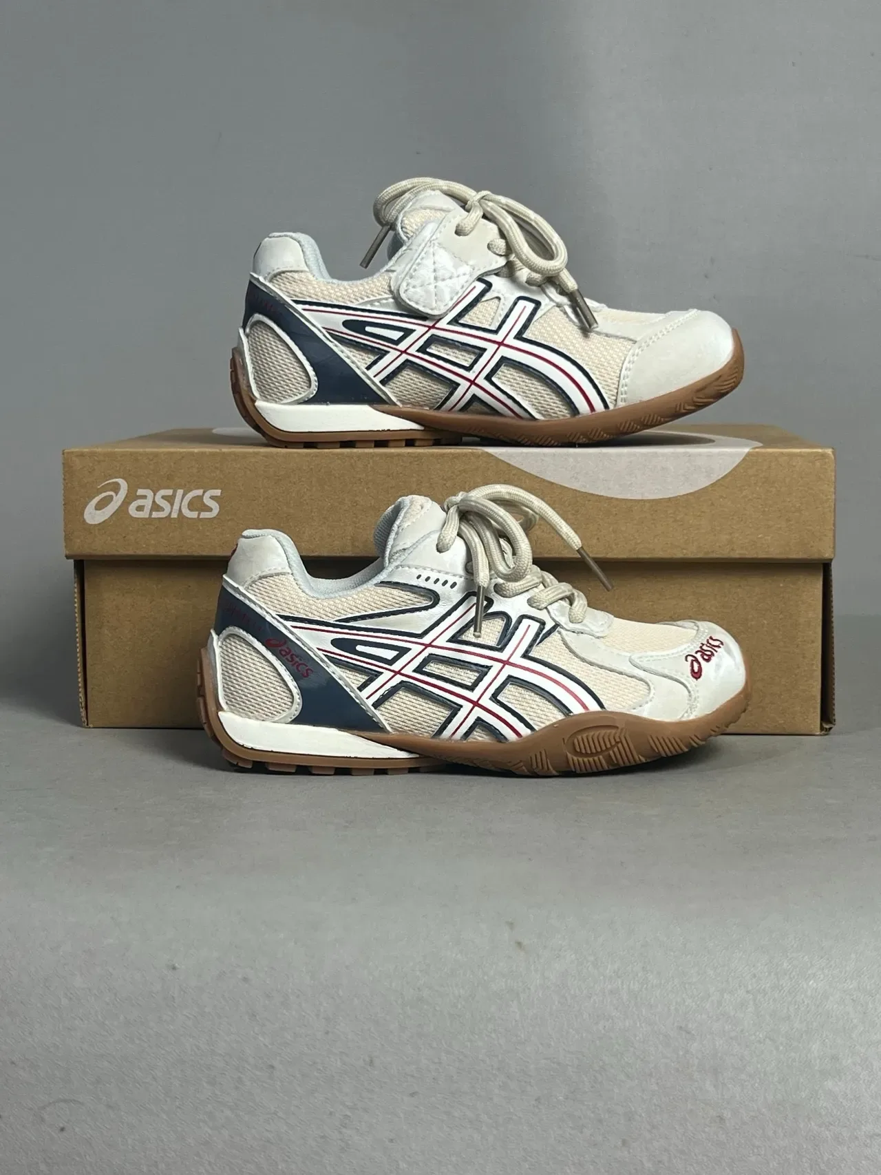 ASICS Tênis de Quadra Interior Branco Prateado Cinza Lifestyle Sneakers 10