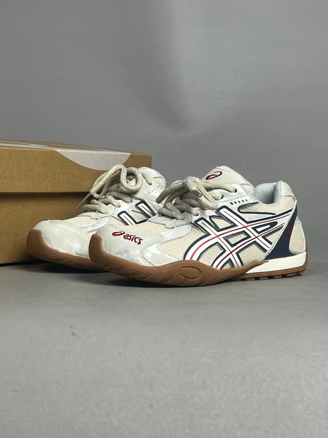 ASICS Tênis de Quadra Interior Branco Prateado Cinza Lifestyle Sneakers 11