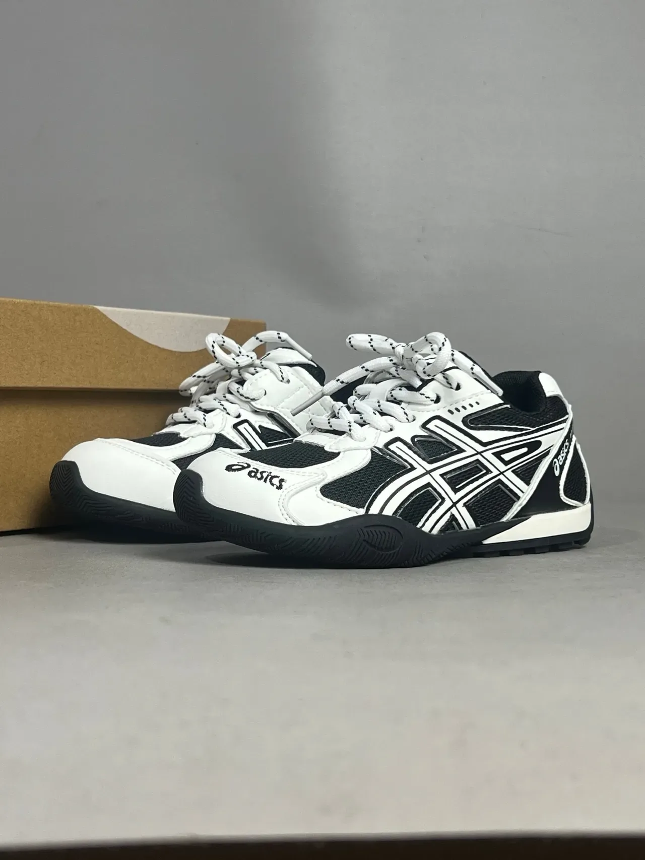 ASICS Tênis de Quadra Interior Branco Prateado Cinza Lifestyle Sneakers 20
