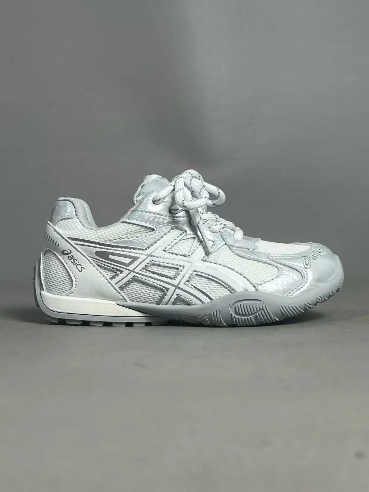 ASICS Tênis de Quadra Interior Branco Prateado Cinza Lifestyle Sneakers 22