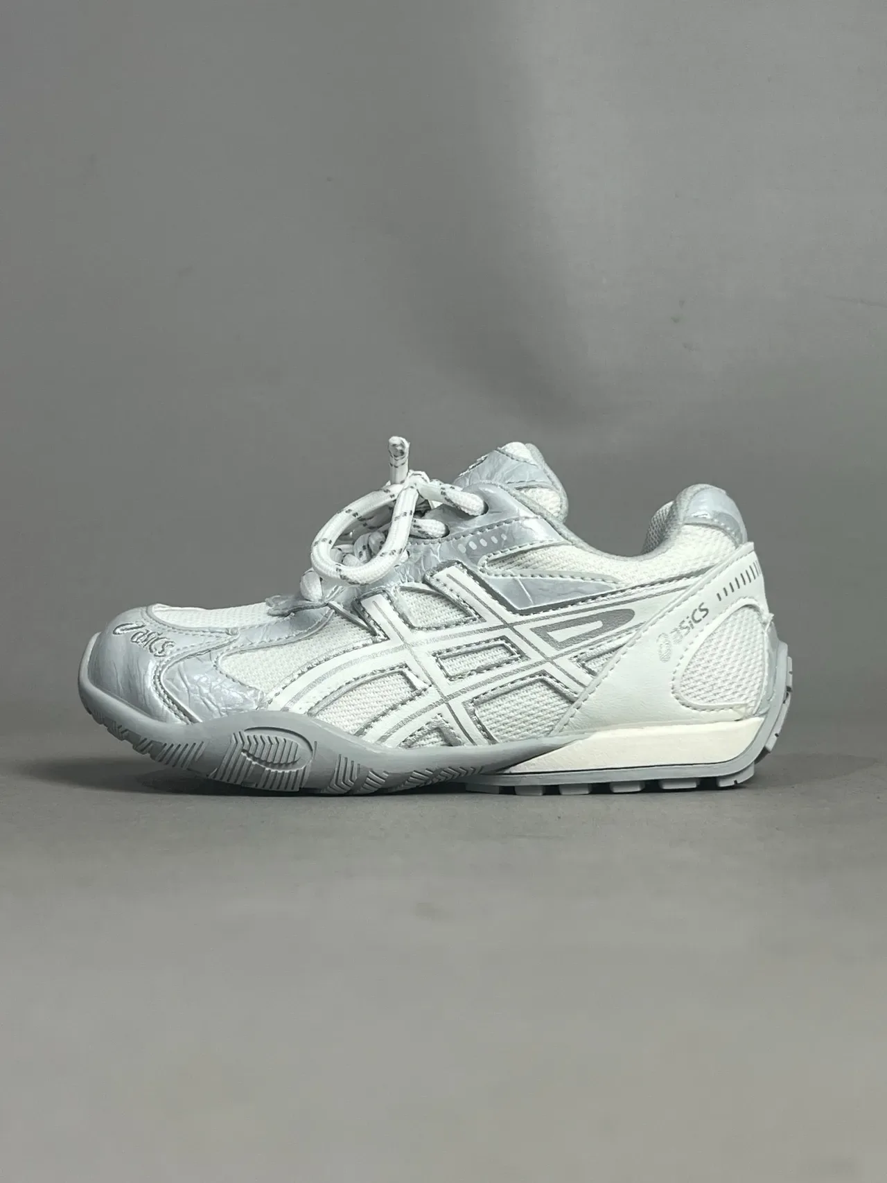 ASICS Tênis de Quadra Interior Branco Prateado Cinza Lifestyle Sneakers 23