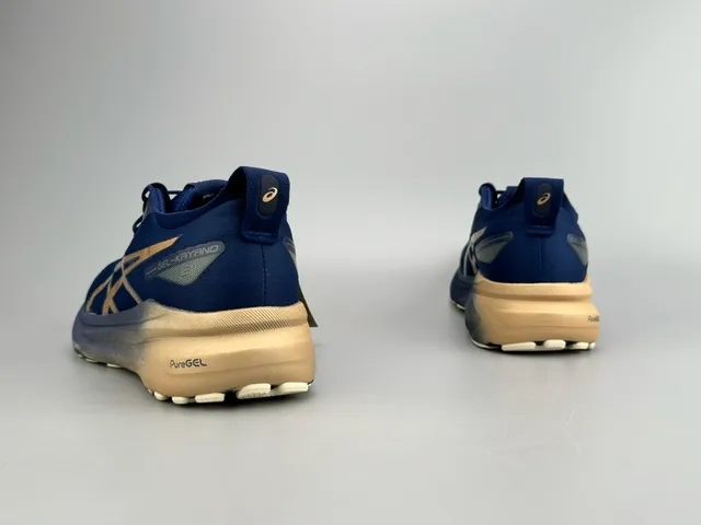 Tênis Running ASICS Navy Gold Mesh Engineered Upper Tiger Stripe Logo 7