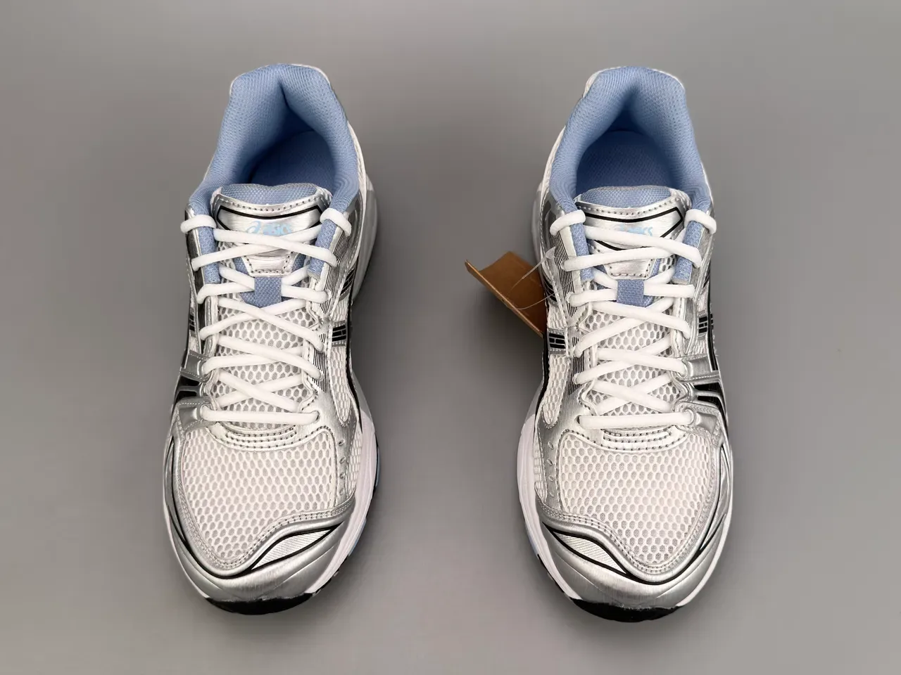 ASICS Silver Black Mesh And Synthetic Upper Tiger Stripe Overlay Running Shoes 7