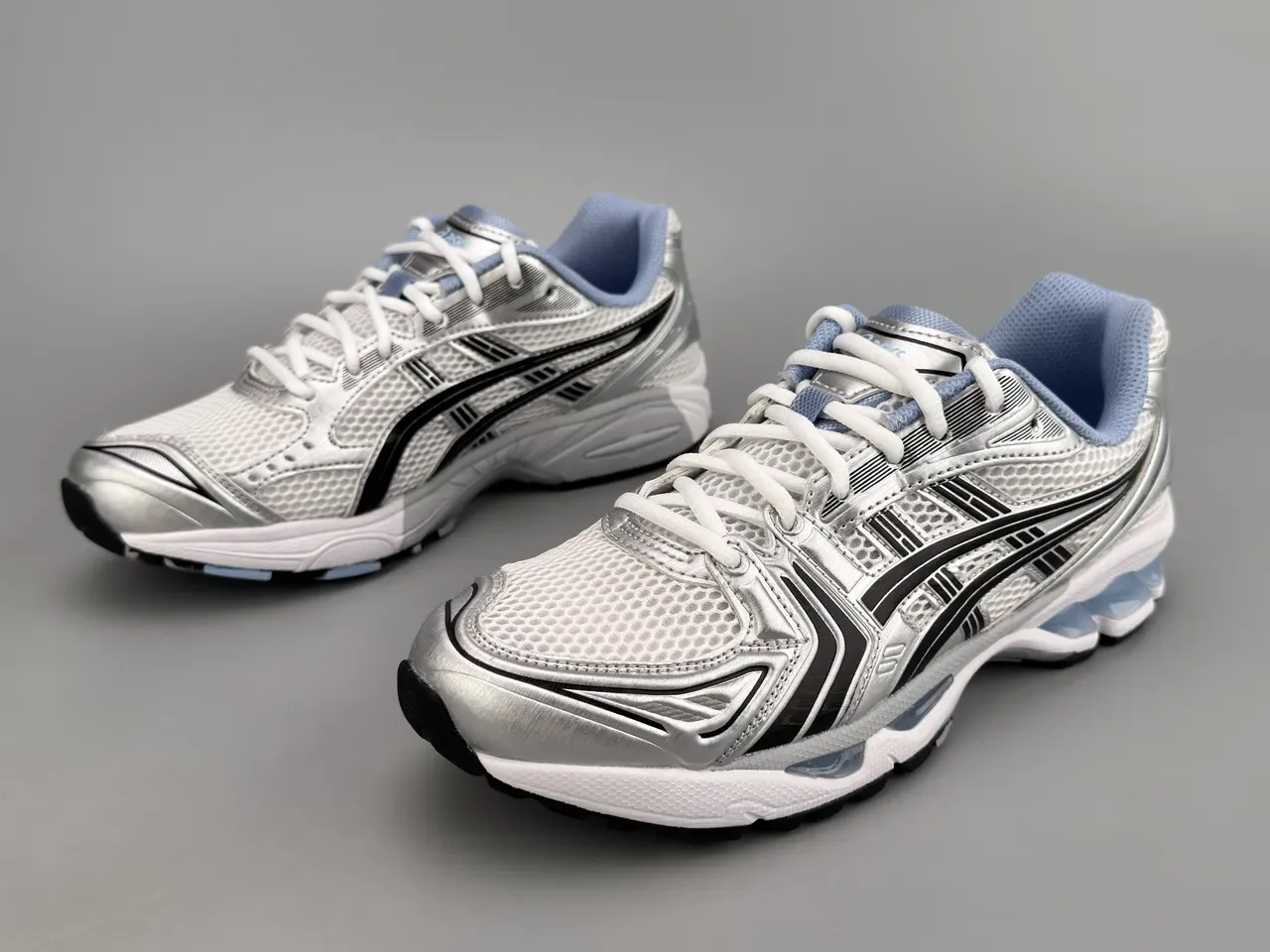 ASICS Silver Black Mesh And Synthetic Upper Tiger Stripe Overlay Running Shoes 9