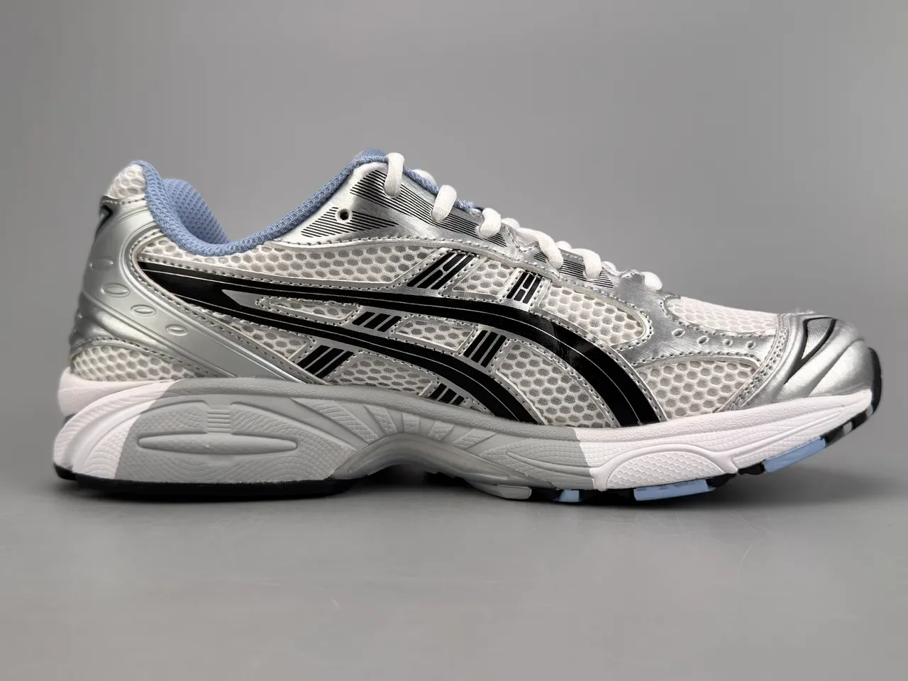 ASICS Silver Black Mesh And Synthetic Upper Tiger Stripe Overlay Running Shoes 10