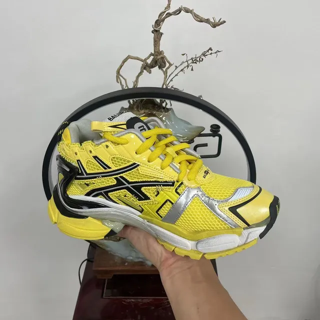 ASICS Yellow Black Mesh Upper Sculpted Midsole Running Shoes 5