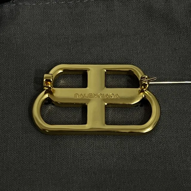 Balenciaga B-Buckle Broche perlée dorée 2