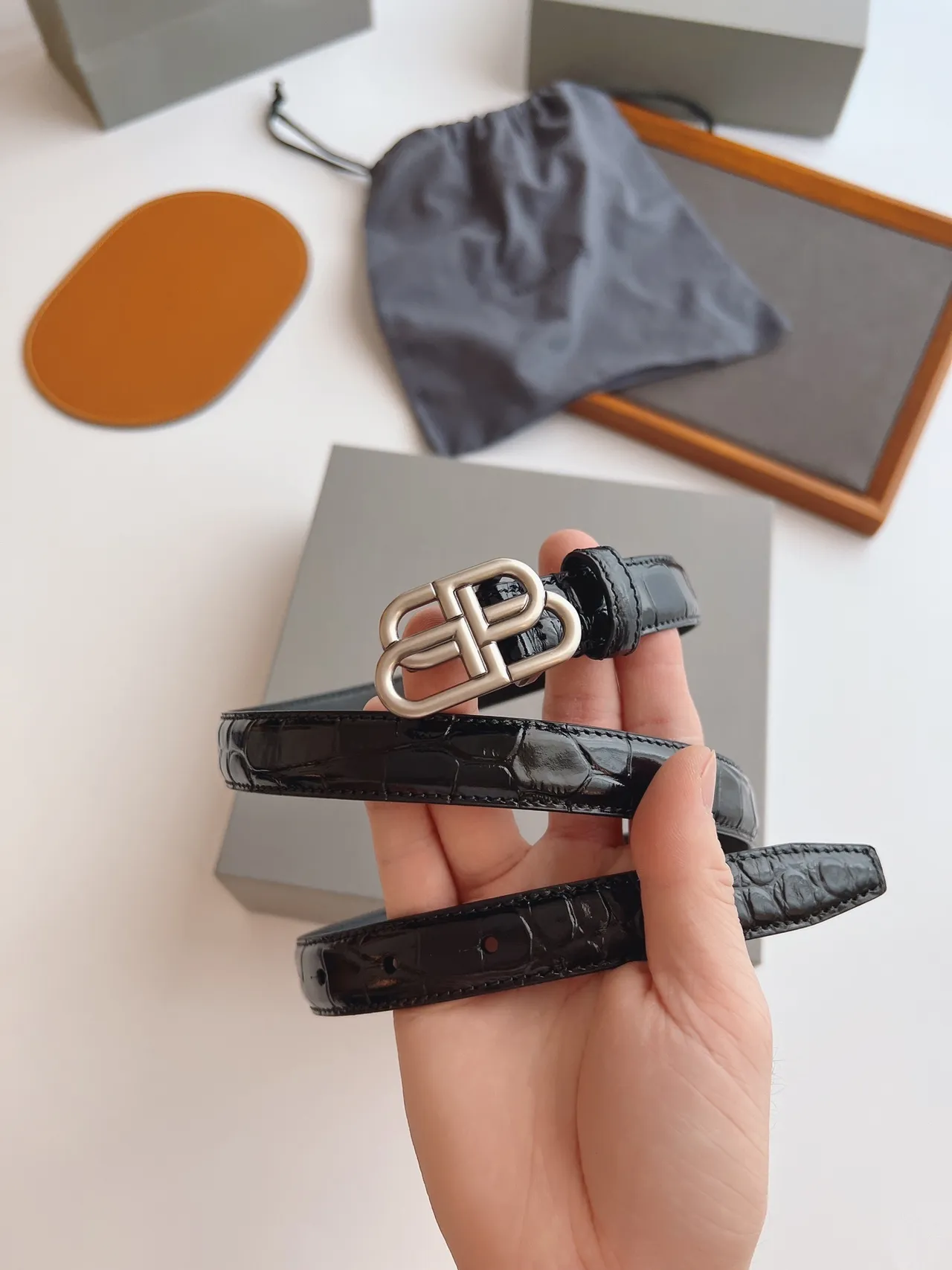 Balenciaga BB Belt কালো কুমির দাগানো চকচকে চামড়ার বেল্ট 2
