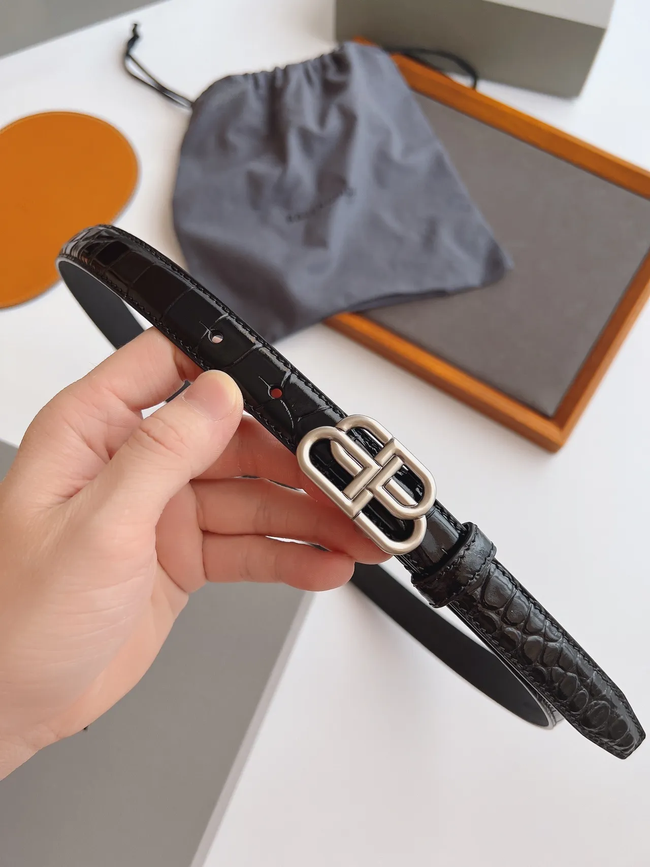 Balenciaga BB Belt কালো কুমির দাগানো চকচকে চামড়ার বেল্ট 8