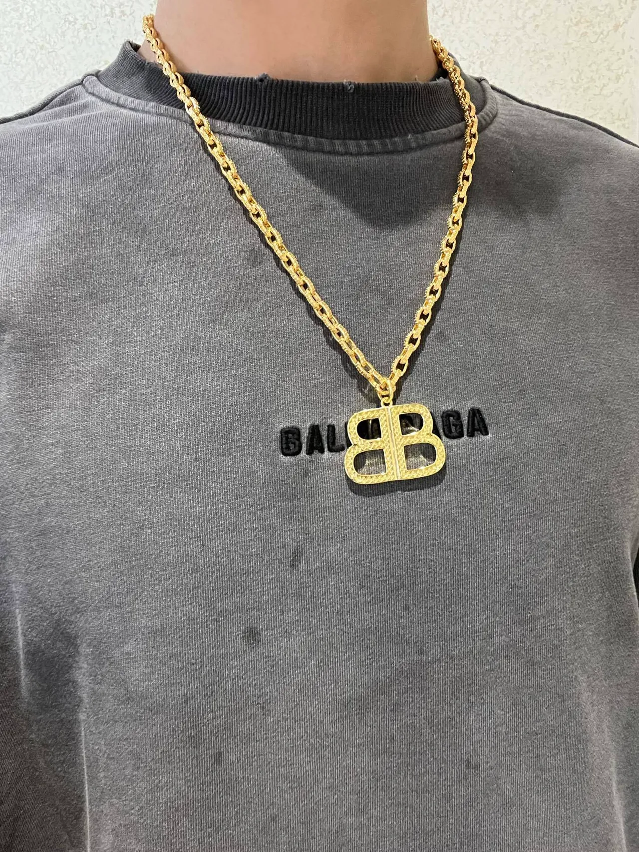 Balenciaga BB Logo Collier de chaîne texturé en or 6
