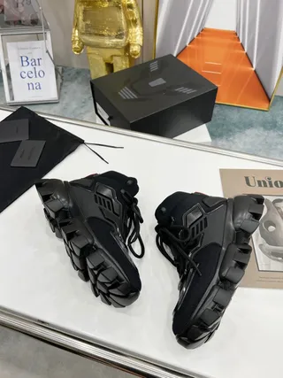 Balenciaga Chaussures chunky noires à semelle lug hautes 6