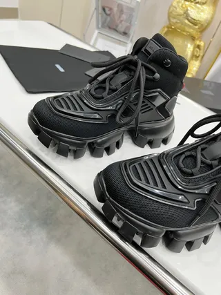 Balenciaga Chaussures chunky noires à semelle lug hautes 9