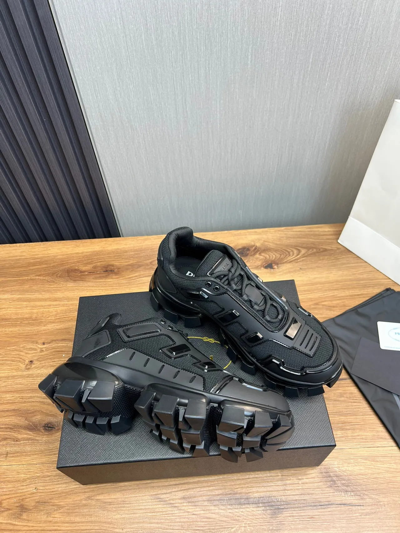 Balenciaga Zapatillas Negros Monocromáticas con Suela Lug Chunky 5
