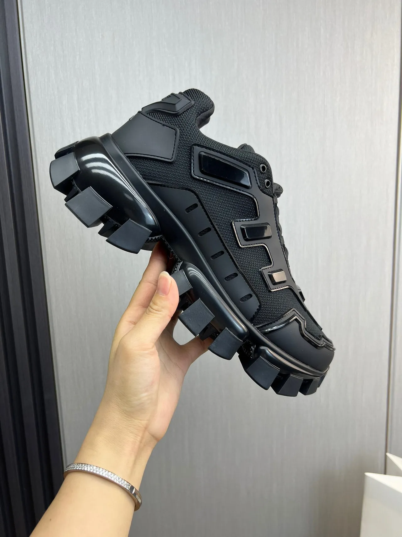 Balenciaga Zapatillas Negros Monocromáticas con Suela Lug Chunky 6