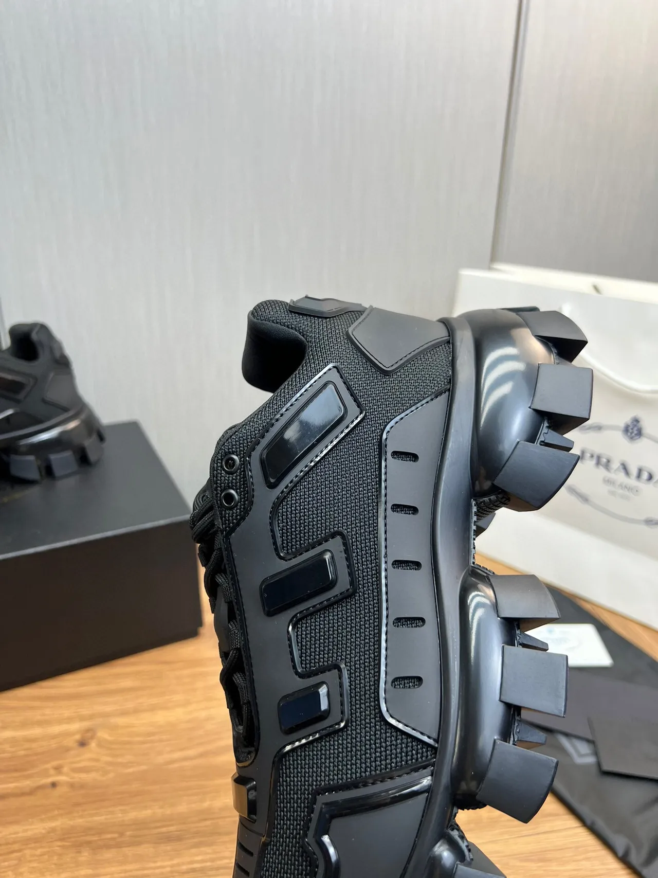 Balenciaga Zapatillas Negros Monocromáticas con Suela Lug Chunky 7