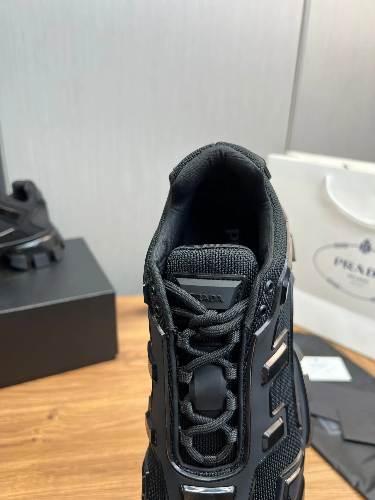 Balenciaga Zapatillas Negros Monocromáticas con Suela Lug Chunky 8
