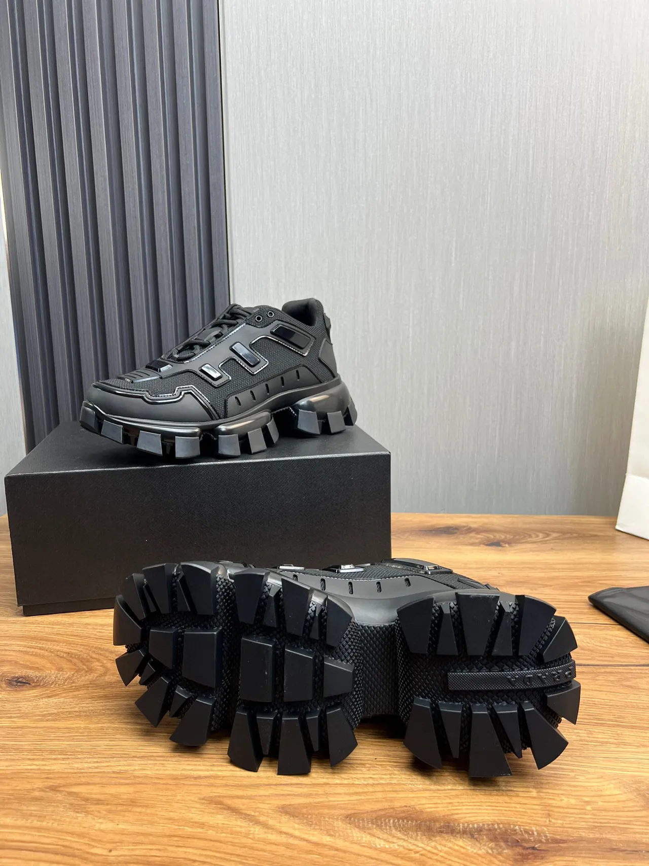 Balenciaga Zapatillas Negros Monocromáticas con Suela Lug Chunky 9