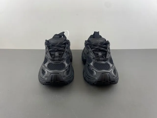 Balenciaga أحذية سوداء أحادية اللون بتصميم نحتي وكعب سميك 11