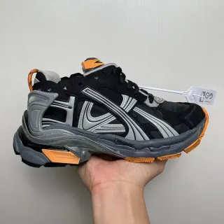 Balenciaga Zapatillas negras y naranjas oversized cage overlay suela esculpida multi-capa chunky