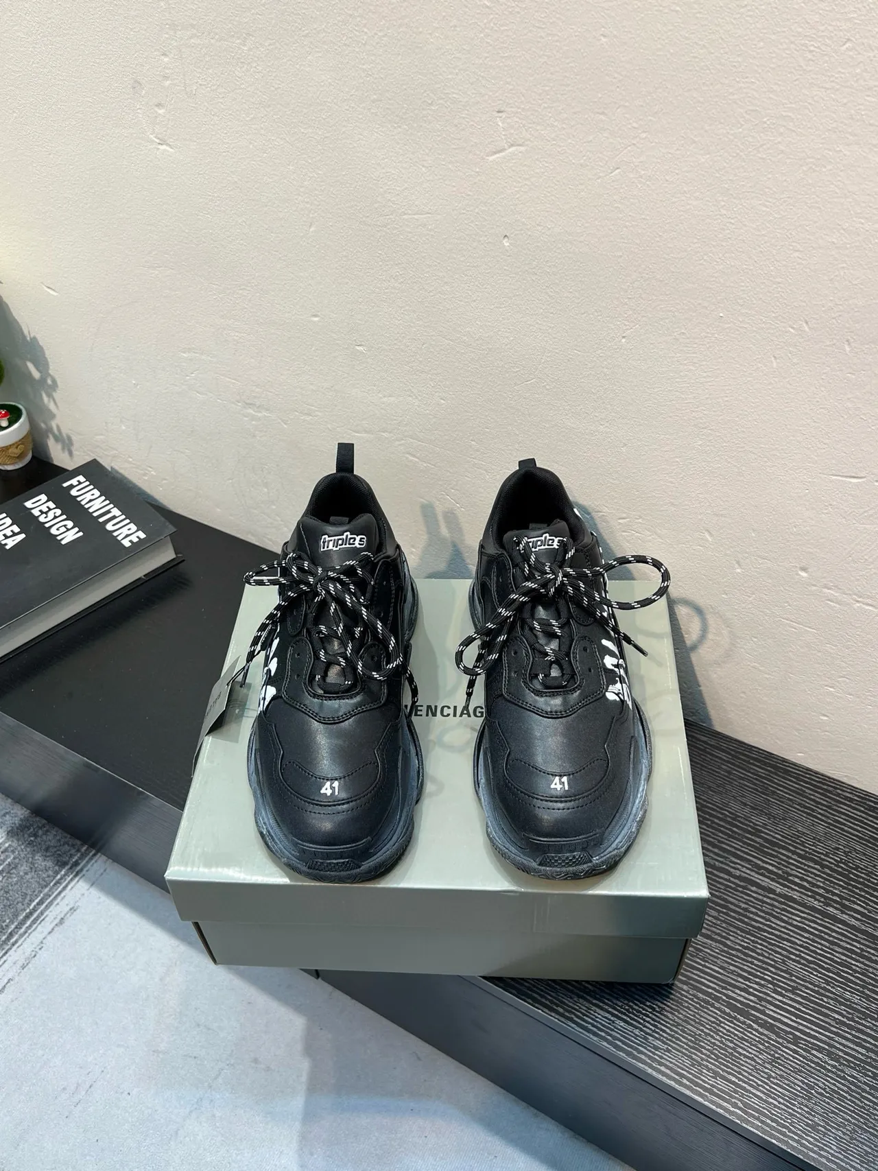 Balenciaga أسود أبيض أوفرسايز سيليويت ديكونستركتد لايريد أوبر سنيكرز 2