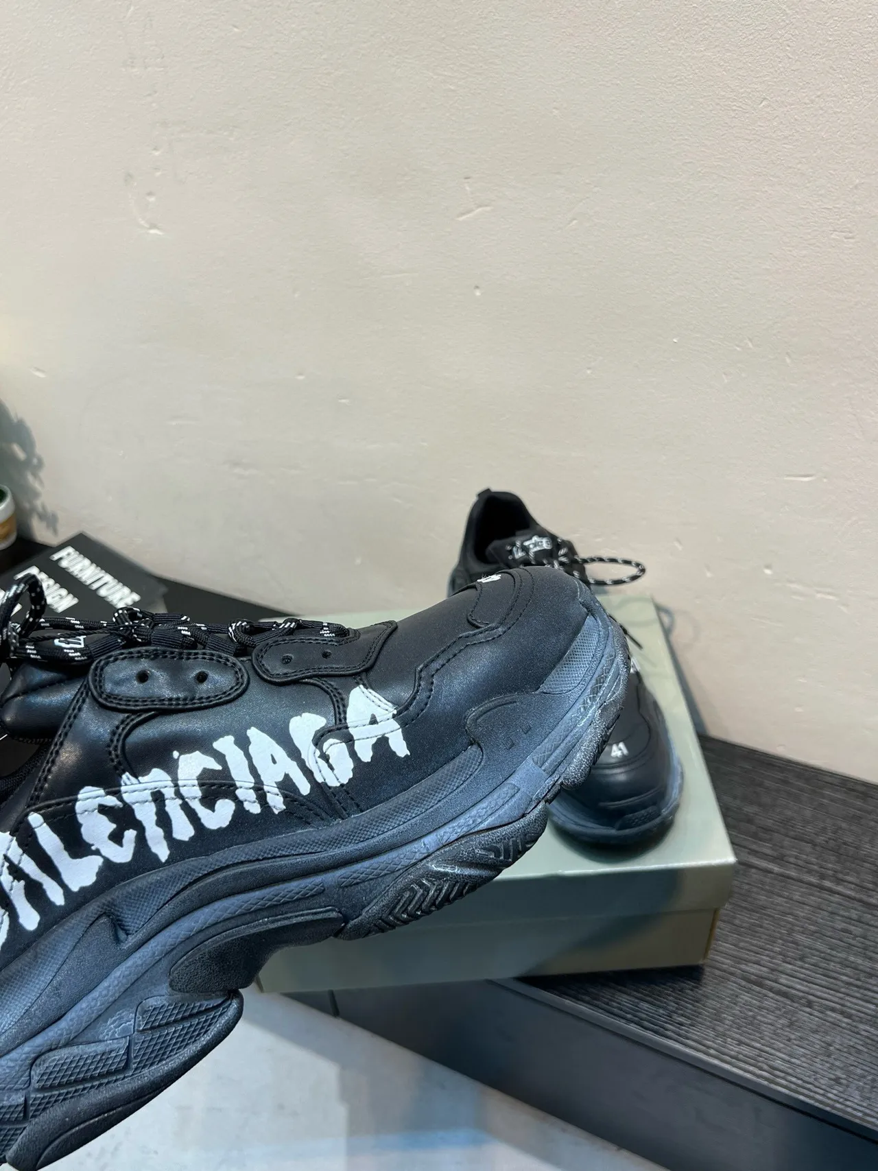 Balenciaga أسود أبيض أوفرسايز سيليويت ديكونستركتد لايريد أوبر سنيكرز 8