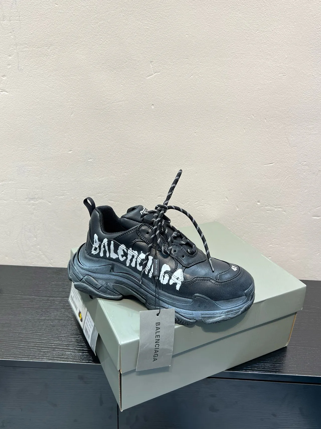 Balenciaga أسود أبيض أوفرسايز سيليويت ديكونستركتد لايريد أوبر سنيكرز 9