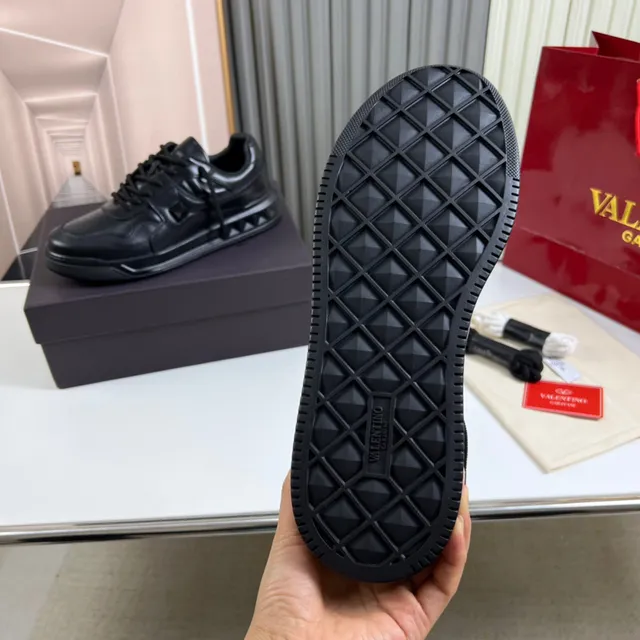 Balenciaga Defender All-Black Couro Lifestyle Sneakers 2