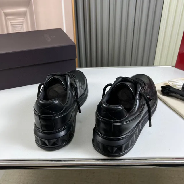 Balenciaga Defender All-Black Couro Lifestyle Sneakers 6