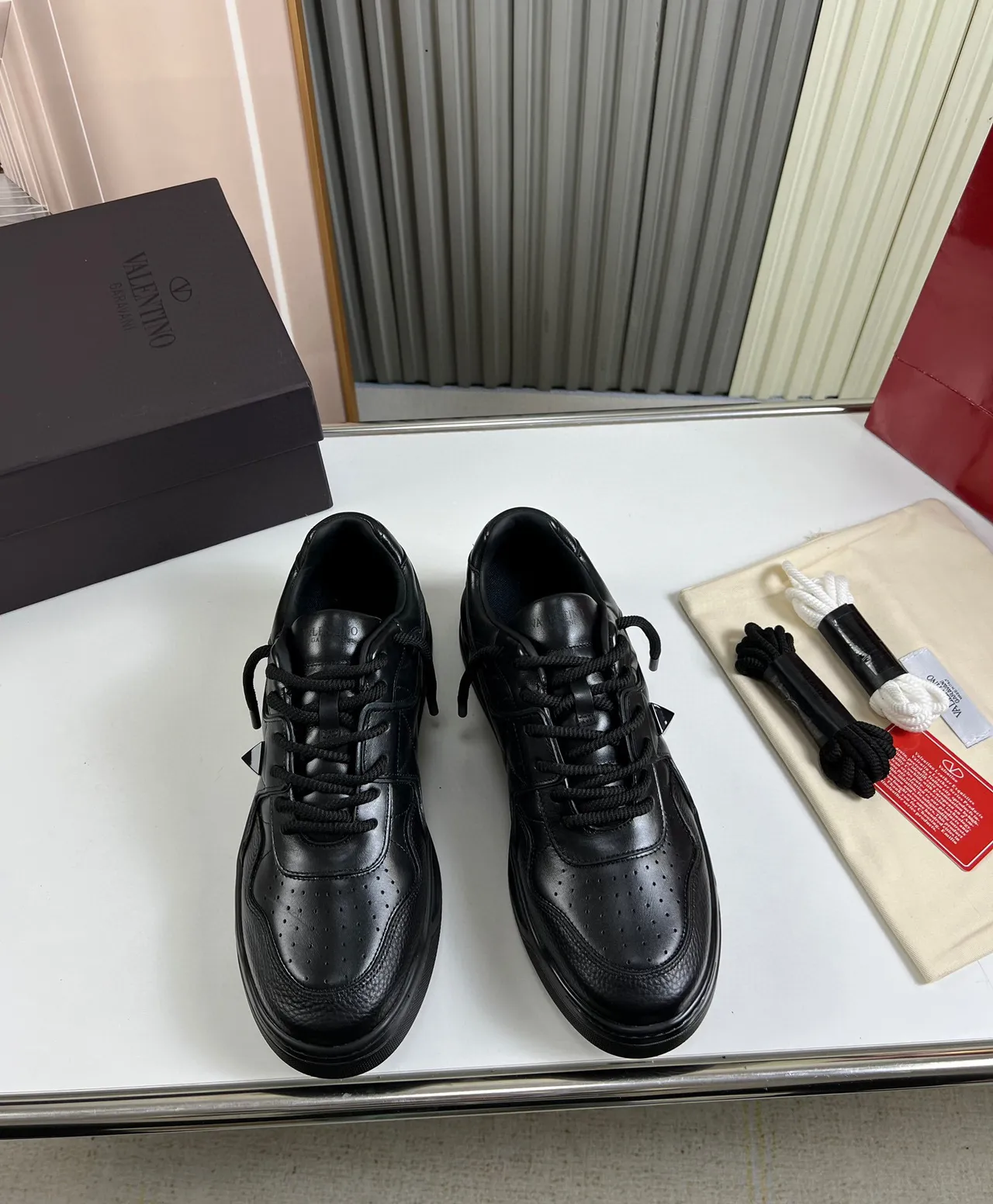 Balenciaga Defender All-Black Couro Lifestyle Sneakers 7