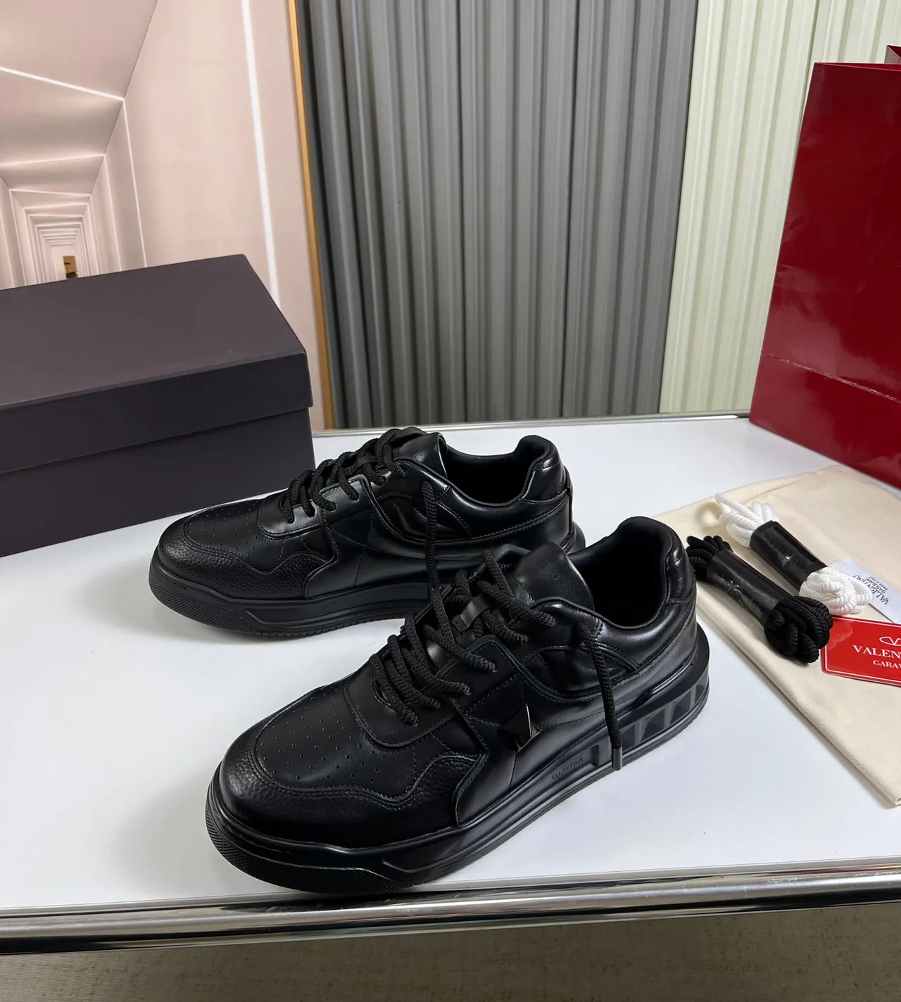 Balenciaga Defender All-Black Couro Lifestyle Sneakers 8
