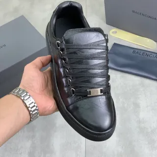 Balenciaga Defender Zapatillas Lifestyle de Cuero Crinkled Negro
